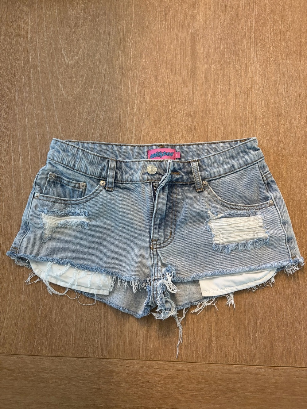 Edikted Light Wash Distressed Denim Shortie